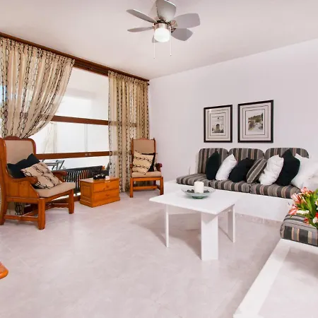 Apartment Oiza Castle 15 At Beach, Wifi And Aircon